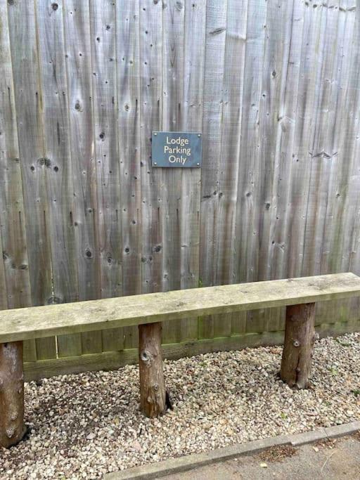 Larks Leaze Lodge, Steeple Ashton, Wiltshire تروبريدج المظهر الخارجي الصورة